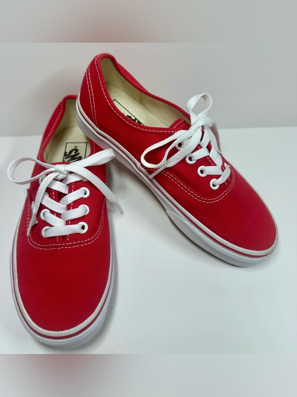 New Vans Red Canvas Low-Top Sneakers Women’s 7 Men’s 5.5 Lace Up